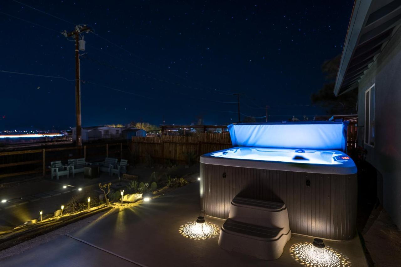 Desert Twilight 29 - Hot Tub & Ev Charger Twentynine Palms Bagian luar foto