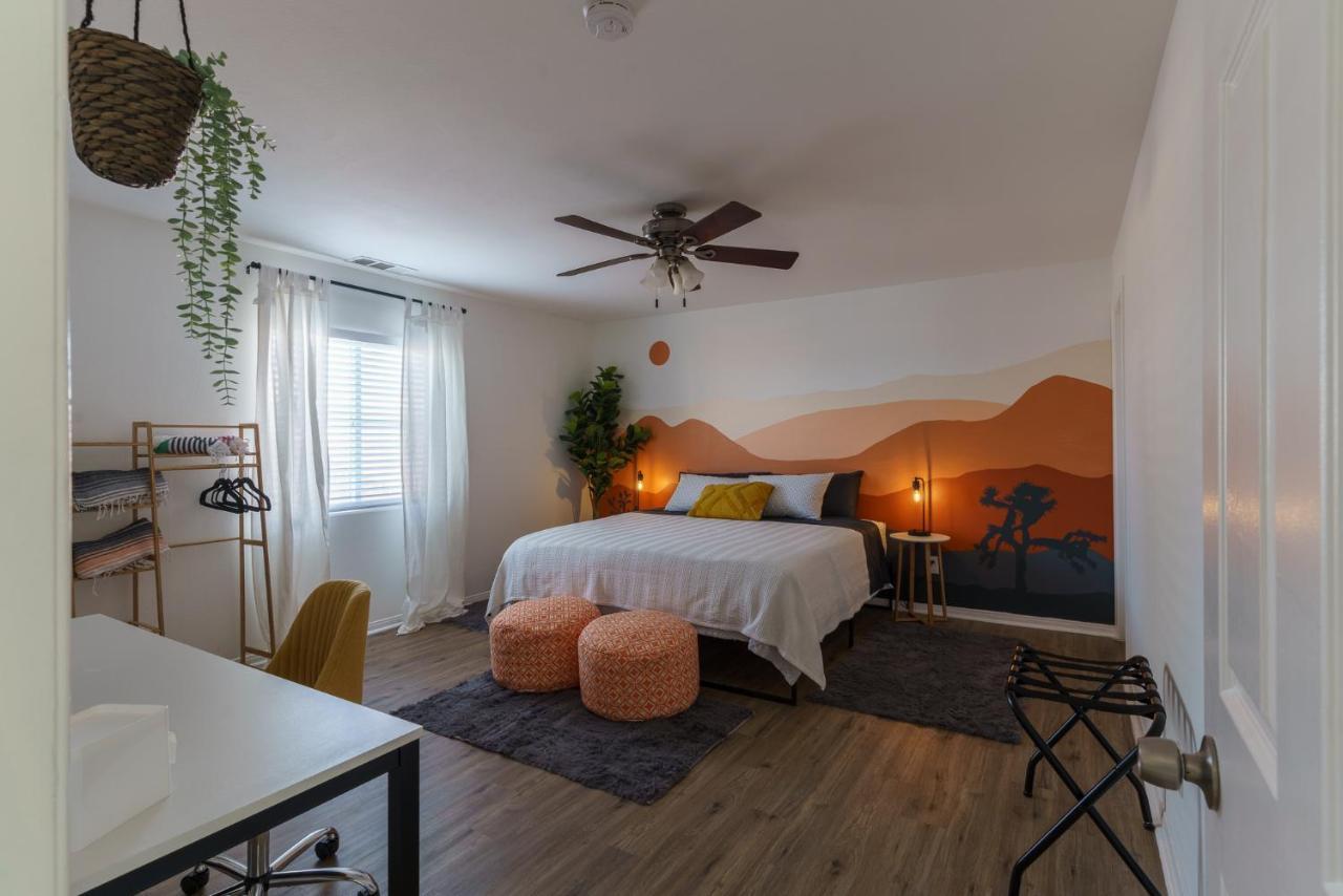 Desert Twilight 29 - Hot Tub & Ev Charger Twentynine Palms Bagian luar foto