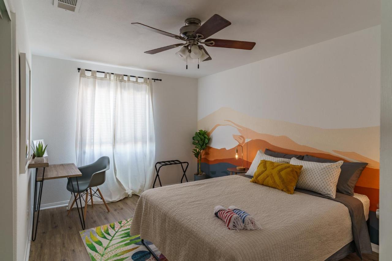 Desert Twilight 29 - Hot Tub & Ev Charger Twentynine Palms Bagian luar foto
