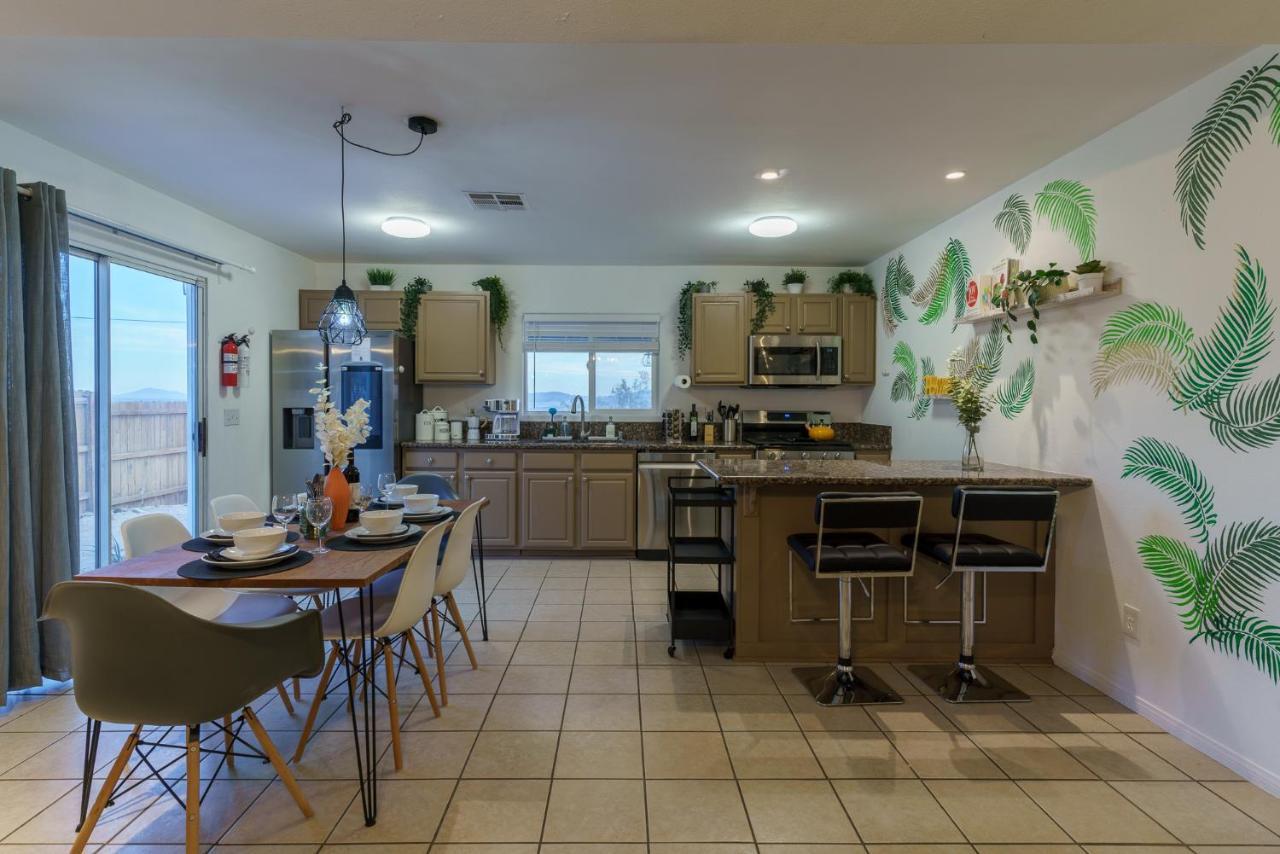 Desert Twilight 29 - Hot Tub & Ev Charger Twentynine Palms Bagian luar foto