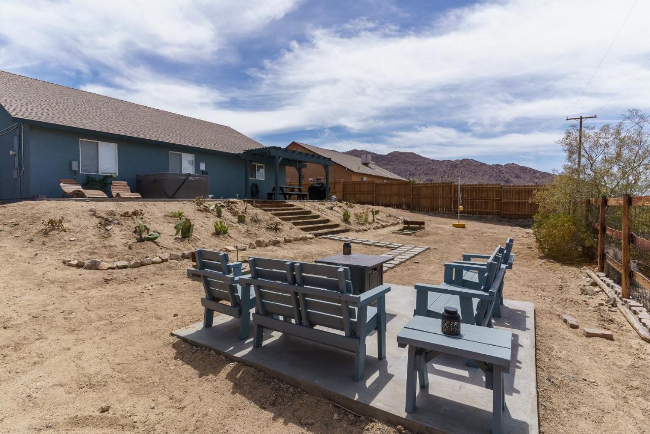 Desert Twilight 29 - Hot Tub & Ev Charger Twentynine Palms Bagian luar foto